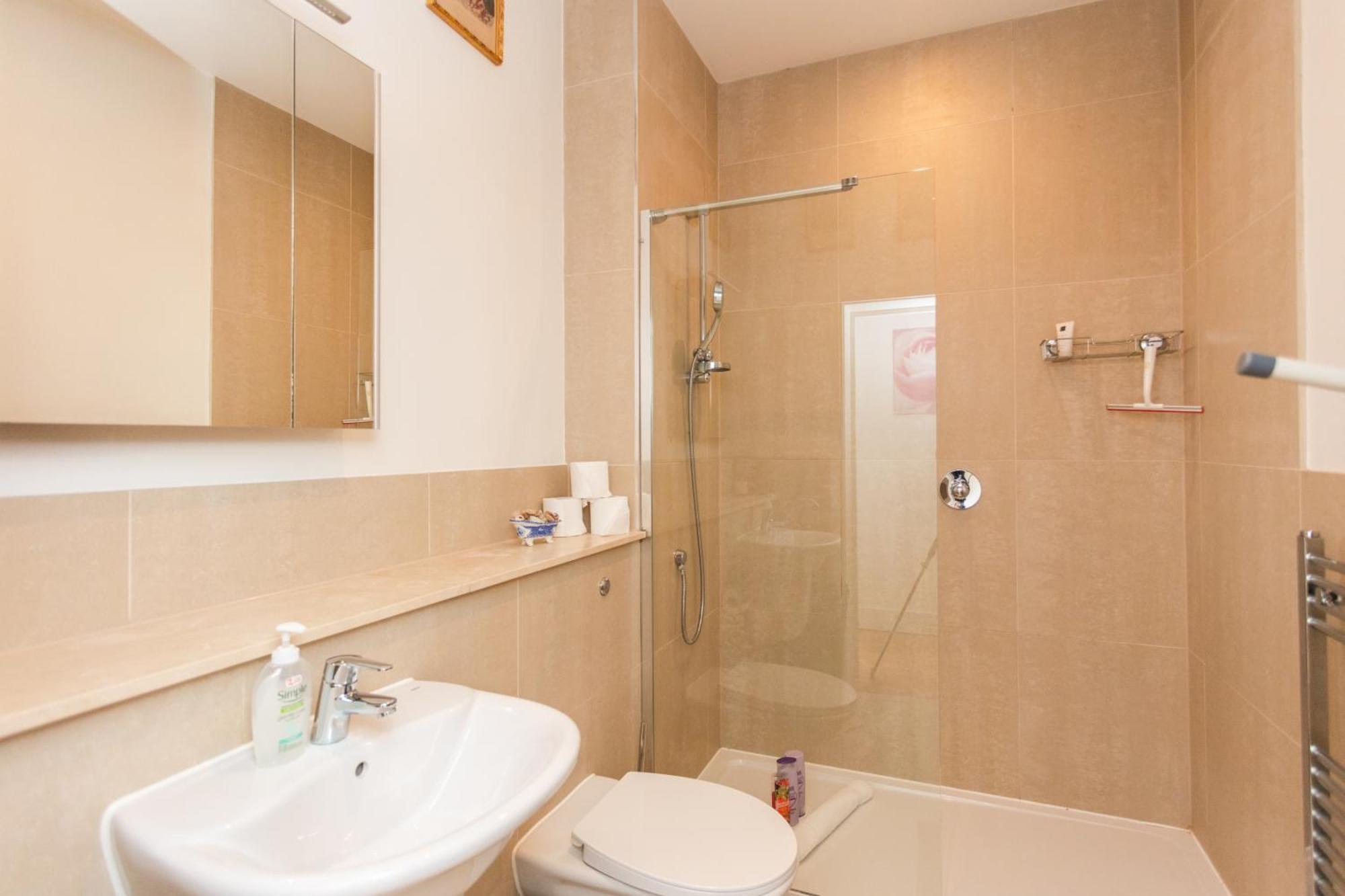 Homely 1 Bedroom Apartment In The Heart Of Vibrant Camden Londen Buitenkant foto